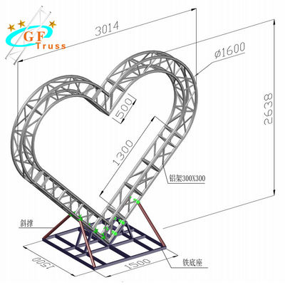 Fase della capriata del palo di TUV che accende forma del cuore per nozze